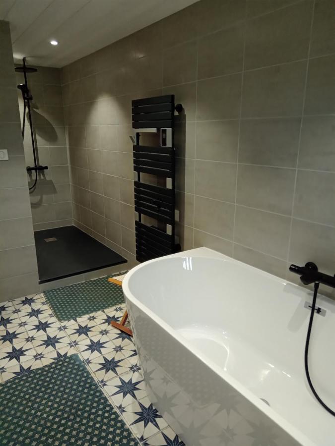 Le 28 Bed and Breakfast Uzerche Exteriör bild